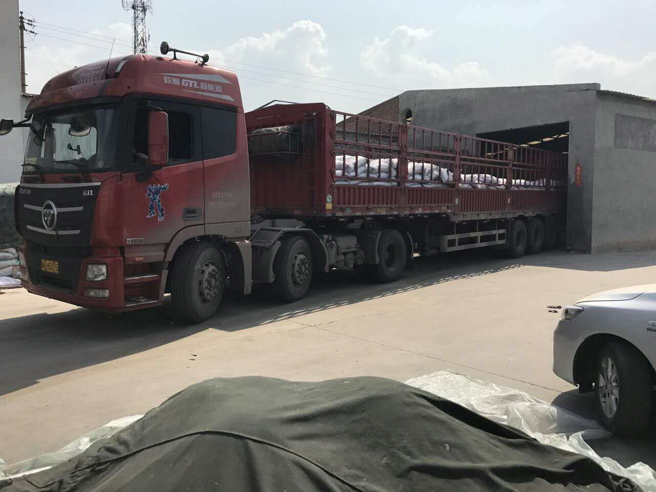 棕剛玉裝車完畢發往湖南